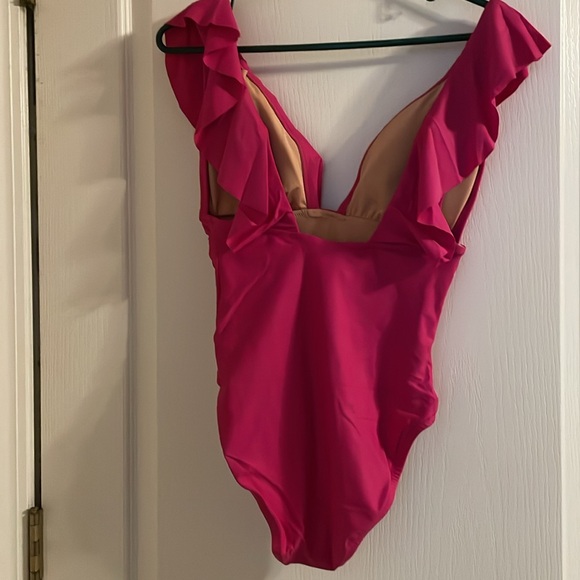 NWT J.Crew Ruched Ruffle One-Piece Swimsuit Magenta Orchid 10 Beach Vacation - Picture 3 of 6